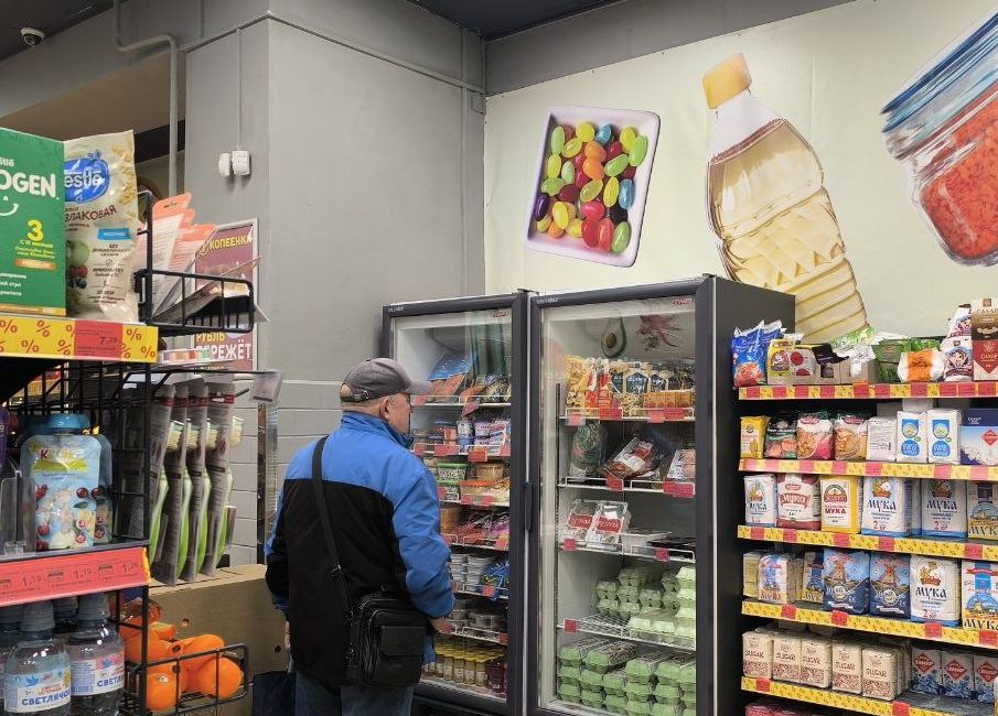 Посмотрели цены на рыбу в Молодечно и узнали, как быстро и вкусно засолить селёдку