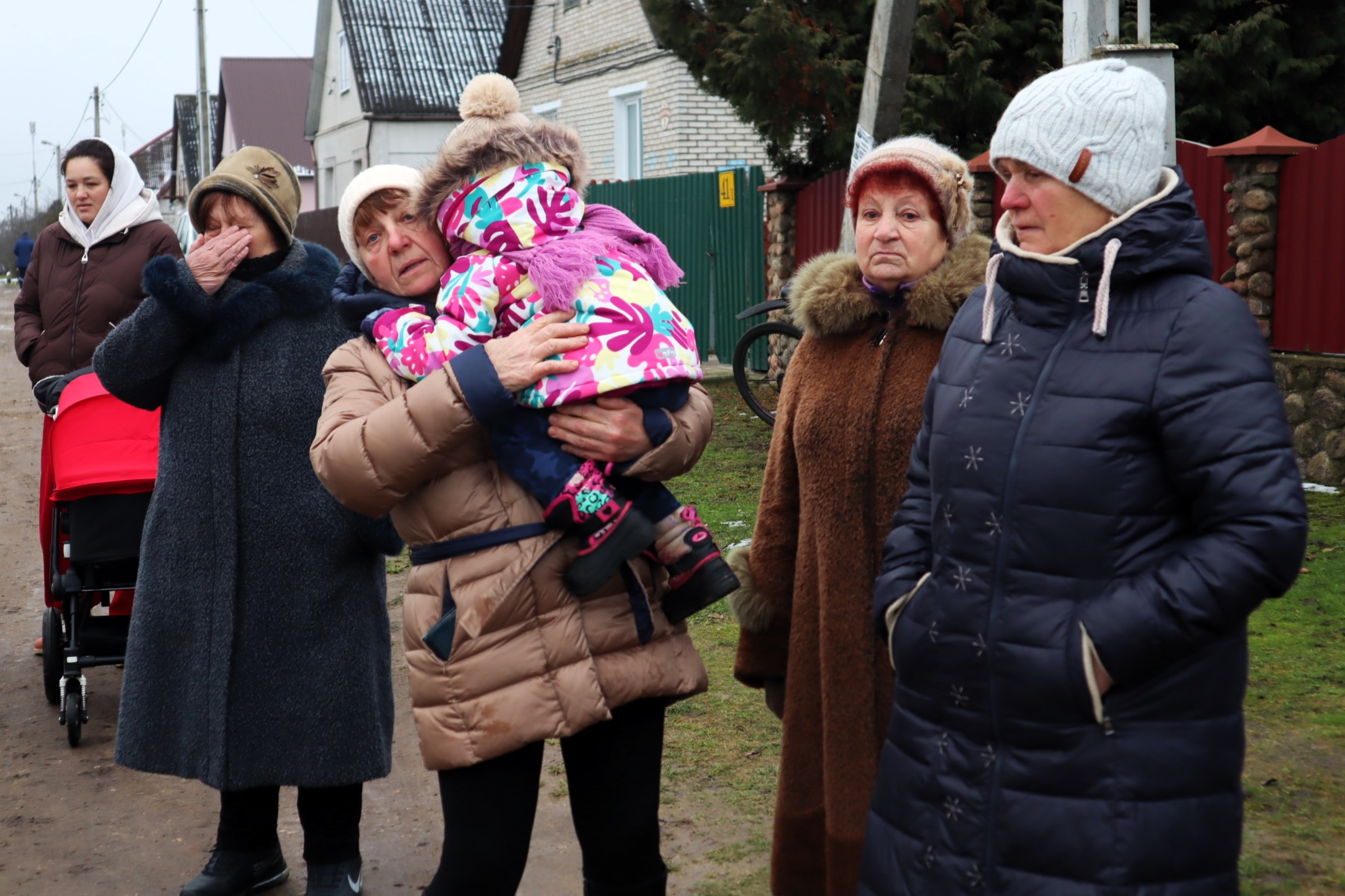 Жители улицы Дунина-Мартинкевича в Молодечно жалуются на дорогу и освещение
