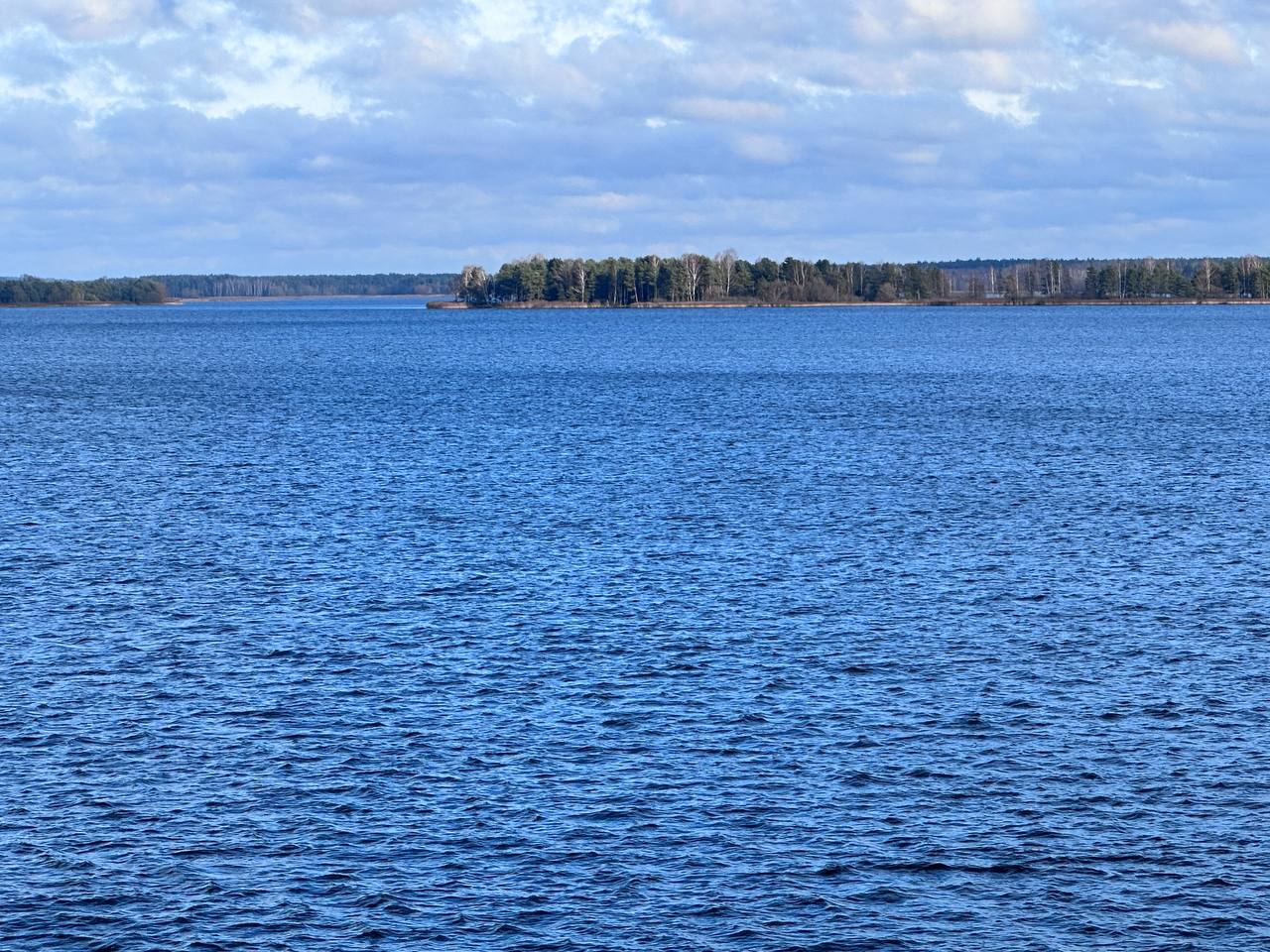 Посмотрели обстановку с рыбалкой на берегу Вилейского водохранилища, на мосту в окрестностях деревни Сосенка