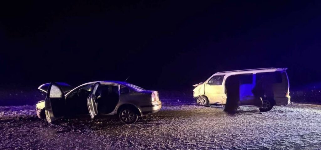 Под Воложином Volkswagen столкнулись лоб в лоб: два человека в больнице
