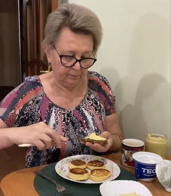 «Много я трачу или мало?». Пенсионерка откровенно рассказала в TikTok, на что тратит 900 рублей ежемесячно