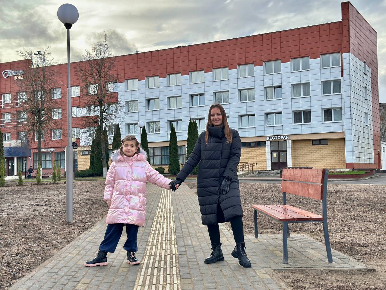 Новый сквер с зоной для фудтраков и зарядкой для электромобилей открылся в Вилейке