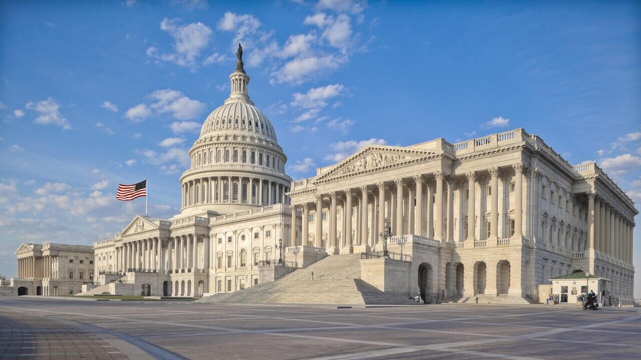 США делают первый шаг к прекращению рекордного по длительности шатдауна