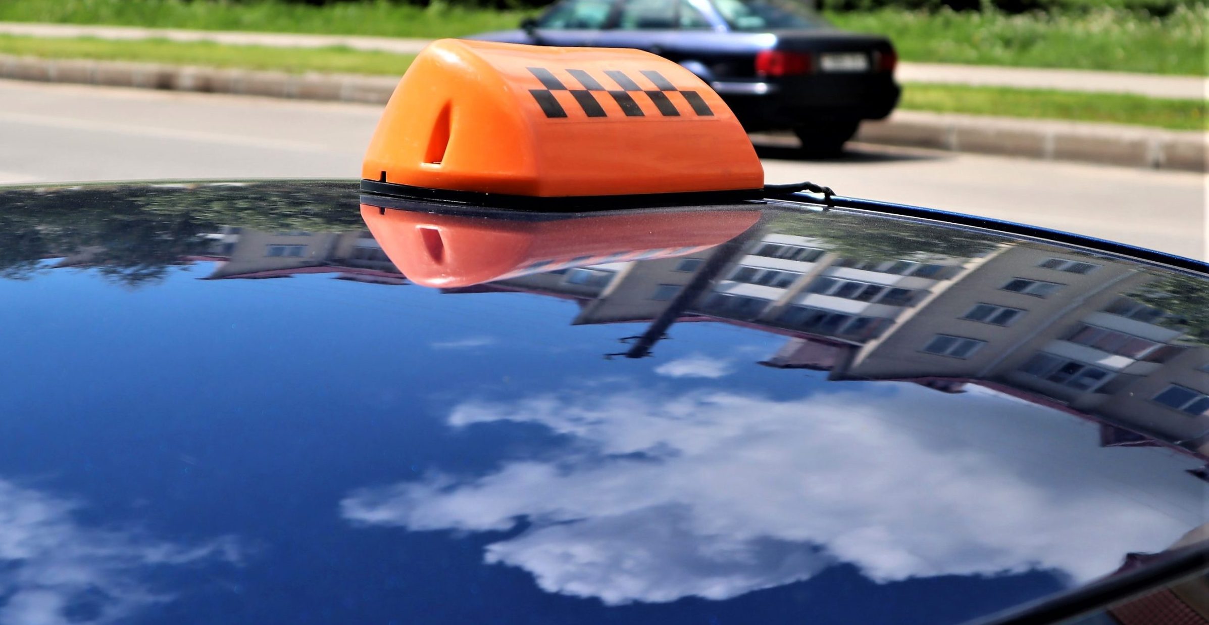 Репетиторы — 198 рублей, таксисты — 400. Кому и сколько придется платить по новому единому налогу