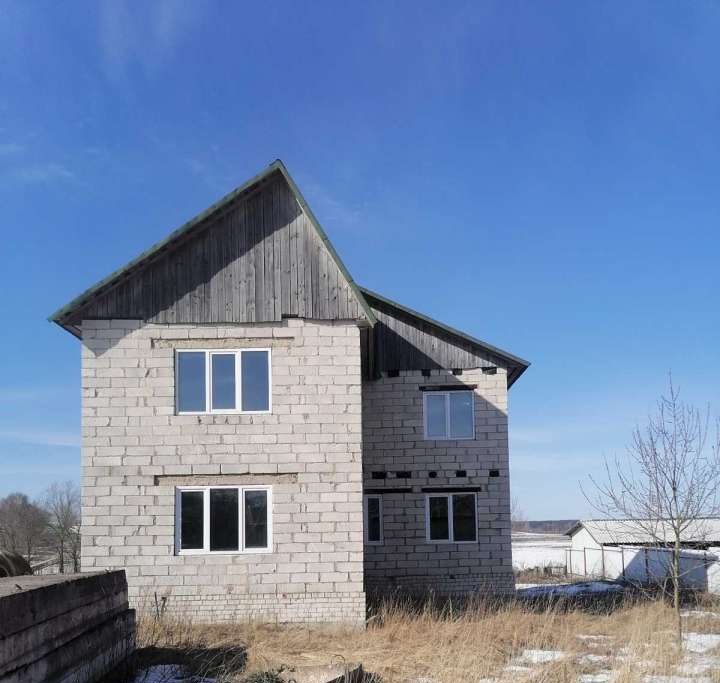 Недостроенный дом на окраине Молодечно можно купить на аукционе