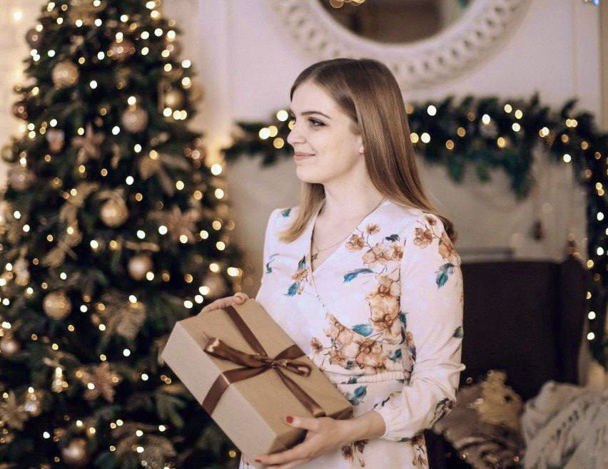 Ёлка-невеста, сервировка стола и фотозона – о новогодних трендах рассказала декоратор из Вилейки