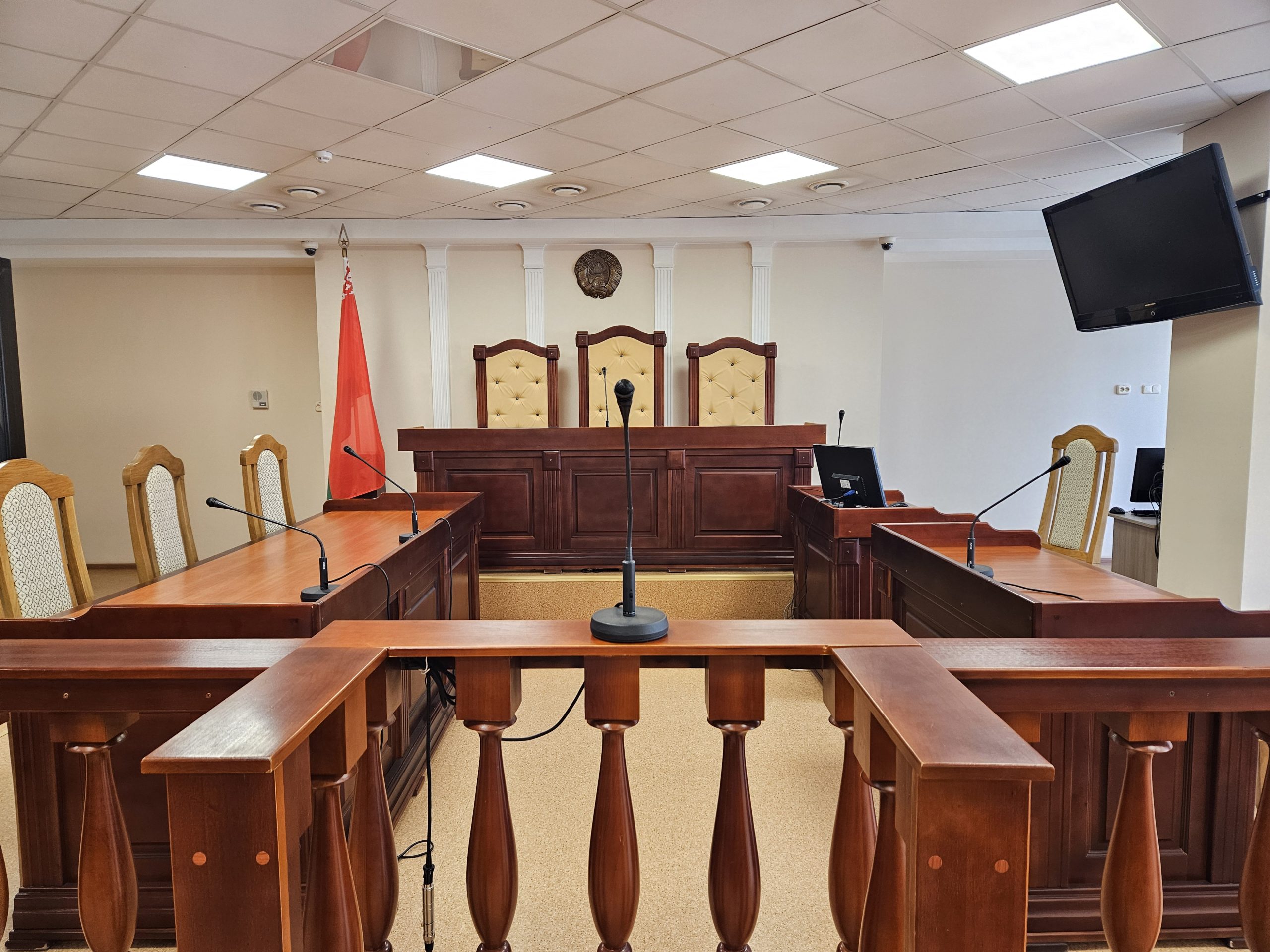 В Молодечно суд вынес приговор продавцу киоска, которая рассчиталась чужой банковской картой