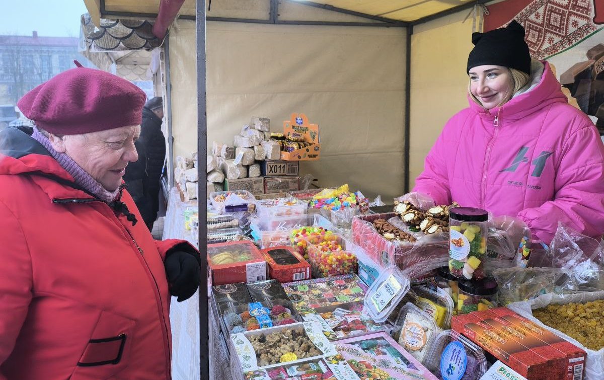 На Центральной площади в Молодечно началась «Неделя чудес». Удивляемся ценам и ассортименту