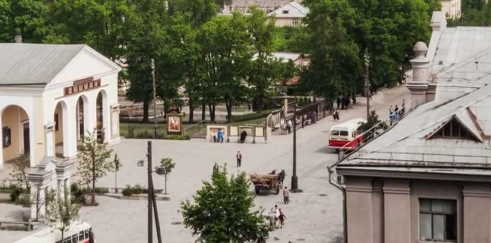 Львы, арка и первые автобусы в Молодечно: интересная экскурсия в 1950-е набирает оборот в ТикТок