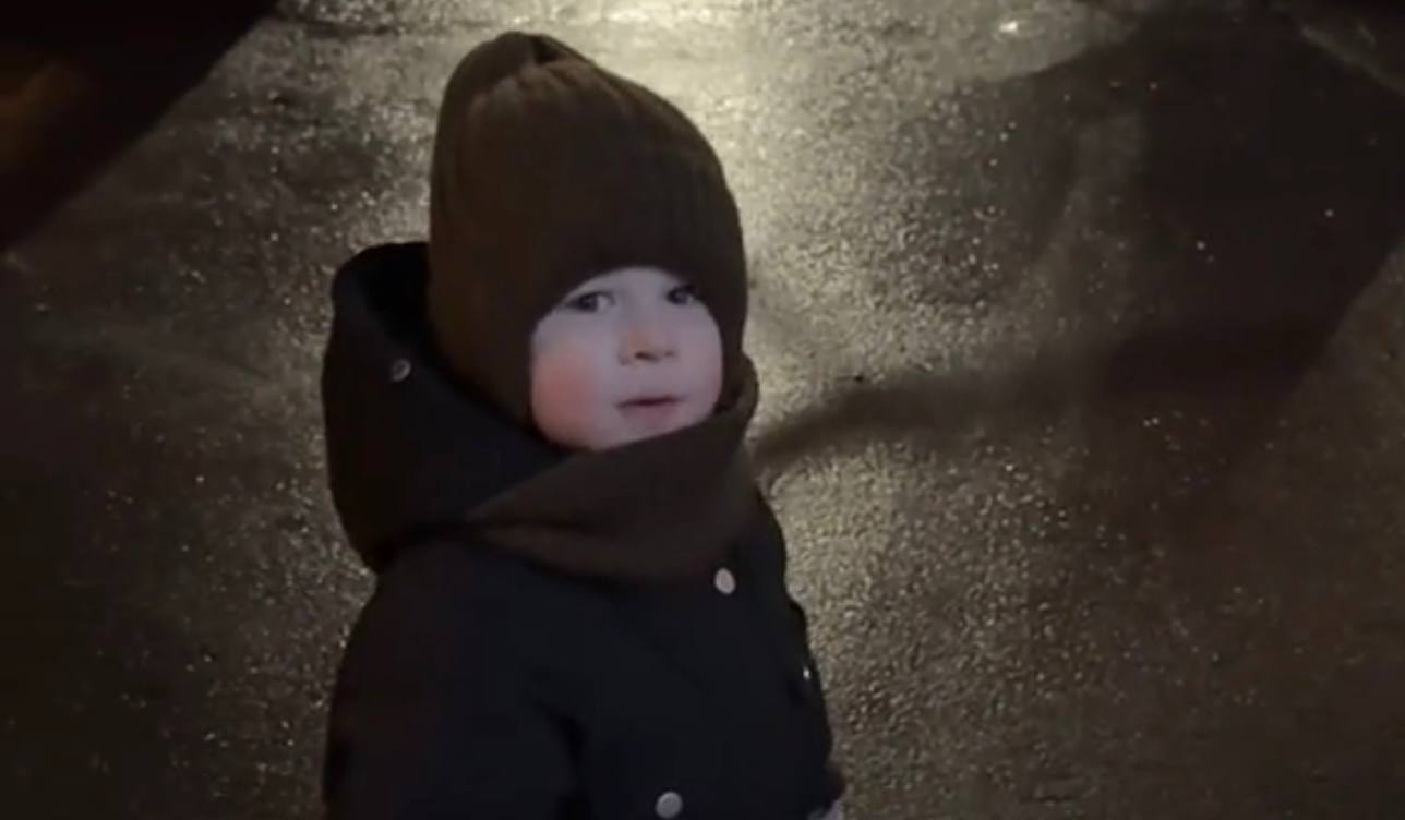 Мальчику подарили квартиру, а он расстроился, потому что хотел конфеты