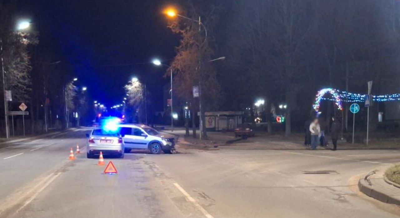 В центре Молодечно столкнулись две легковушки. Кто кому не уступил, рассказываем