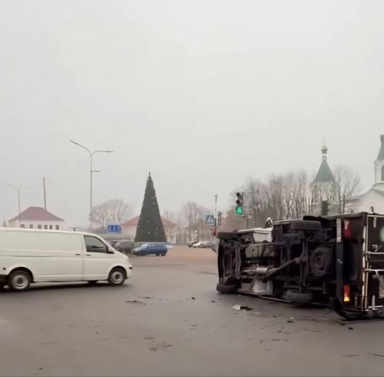 В Молодечно на перекрёстке столкнулись легковой и грузовой автомобили