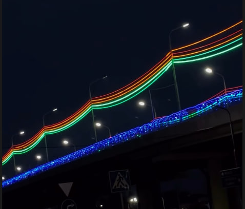 Новая иллюминация загорелась над путепроводом в Молодечно