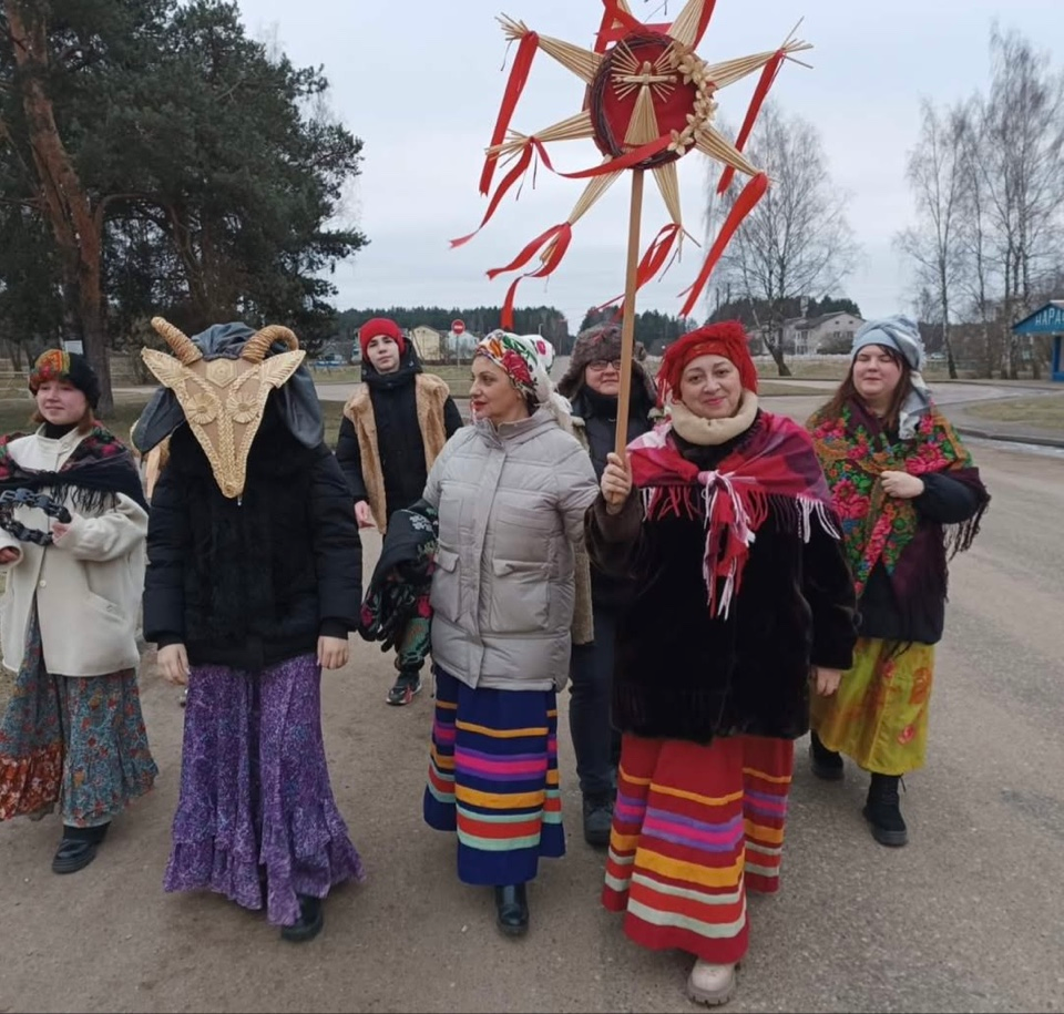 Смотрите, как колядуют в агрогородке Нарочь Вилейского района