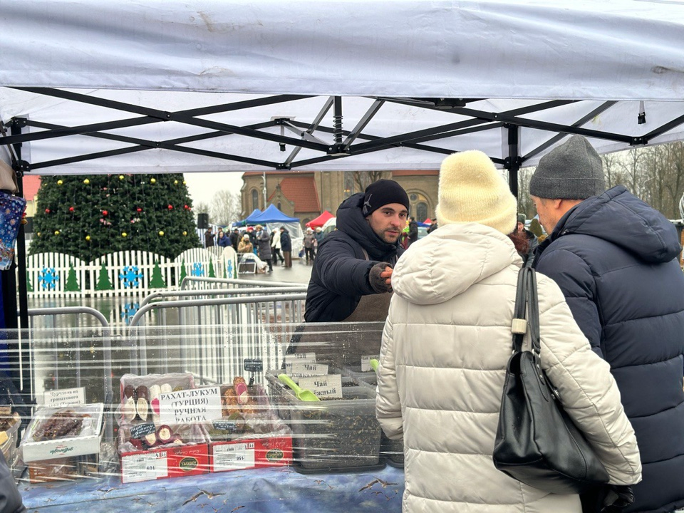 Рыбные рулеты по 149 рублей за килограмм. Рассказываем о ценах на деликатесы на региональной ярмарке в Вилейке