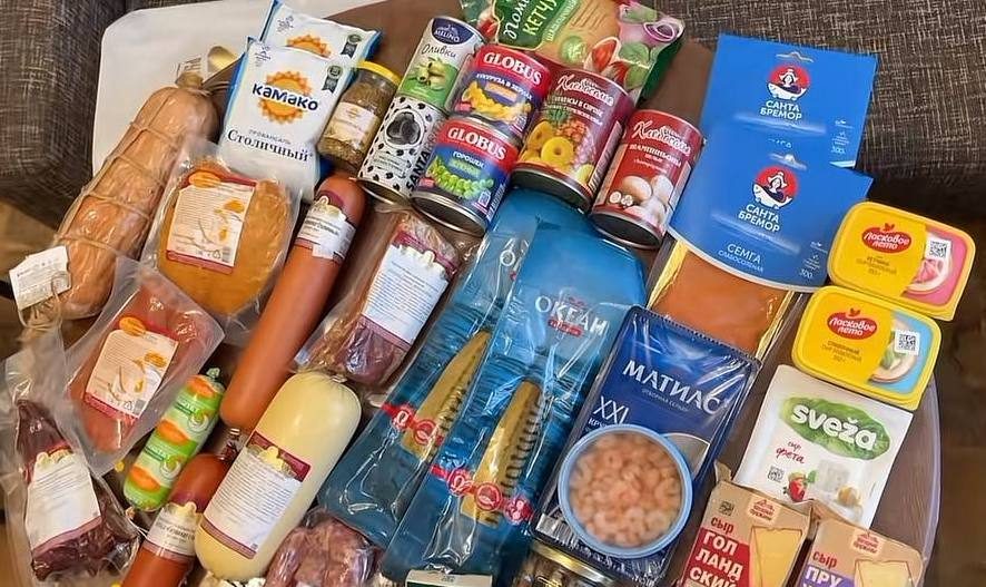 От мяса до маслин — посмотрели продуктовые наборы работников региона