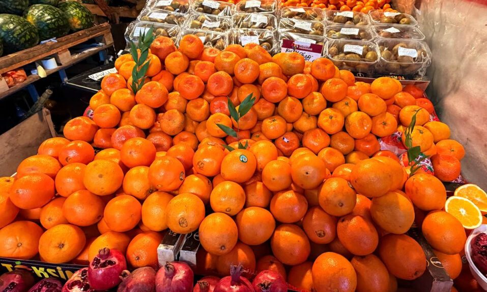 Проверили, почём мандарины и продают ли арбузы на Таборах в декабре