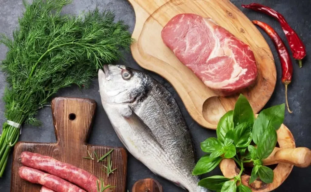 Сравнили цены на мясо и рыбу в регионах Беларуси. Где дешевле?