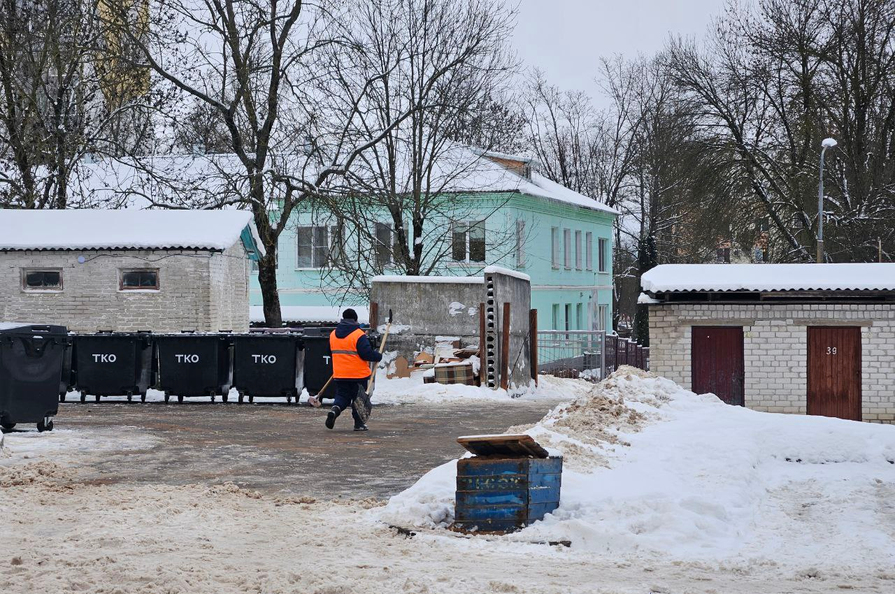 Называем адреса в Молодечненском районе, где взять бесплатно лопату для расчистки снега