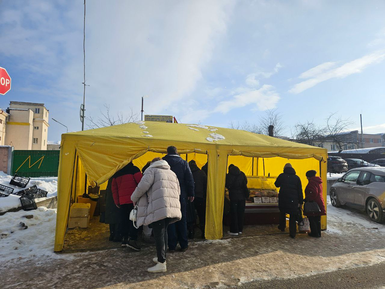 Слабосолёный дикий лосось пользовался наибольшим спросом в Молодечно. Узнали, в какой город увезут рыбу северных морей