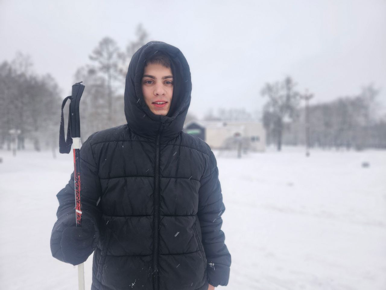 Игнат Бурибо за 3 недели научился кататься на лыжах и стал лучшим в группе