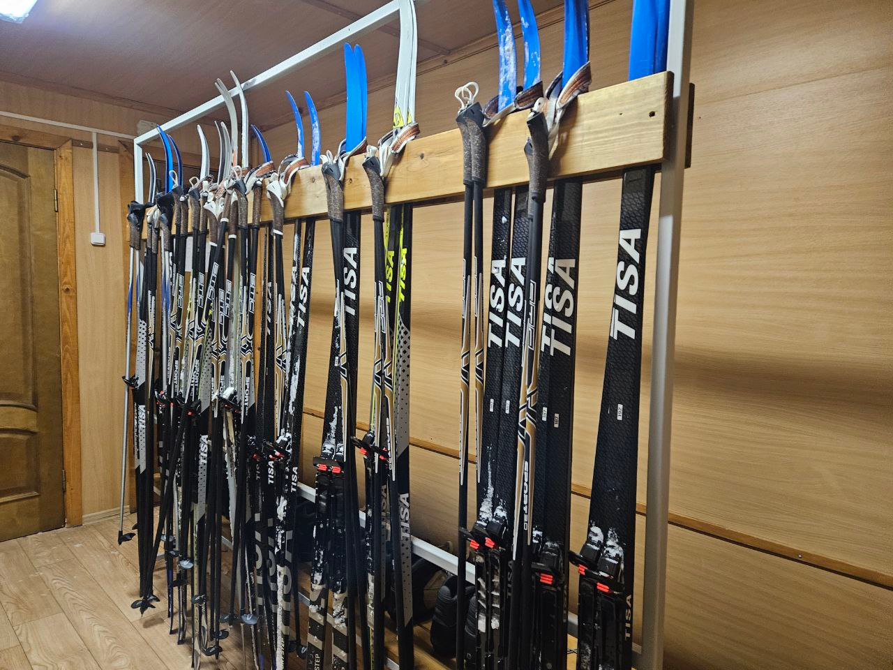 Коньки и лыжи напрокат в Молодечно дают с 8 утра каждый день. Узнали стоимость