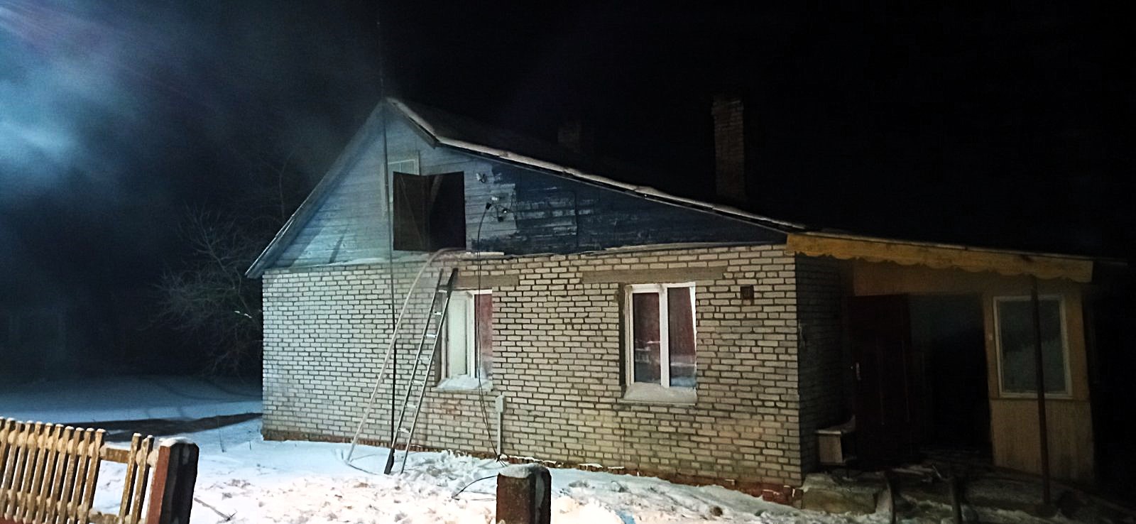 Дом горел вечером в Глубокском районе. Обошлось без жертв