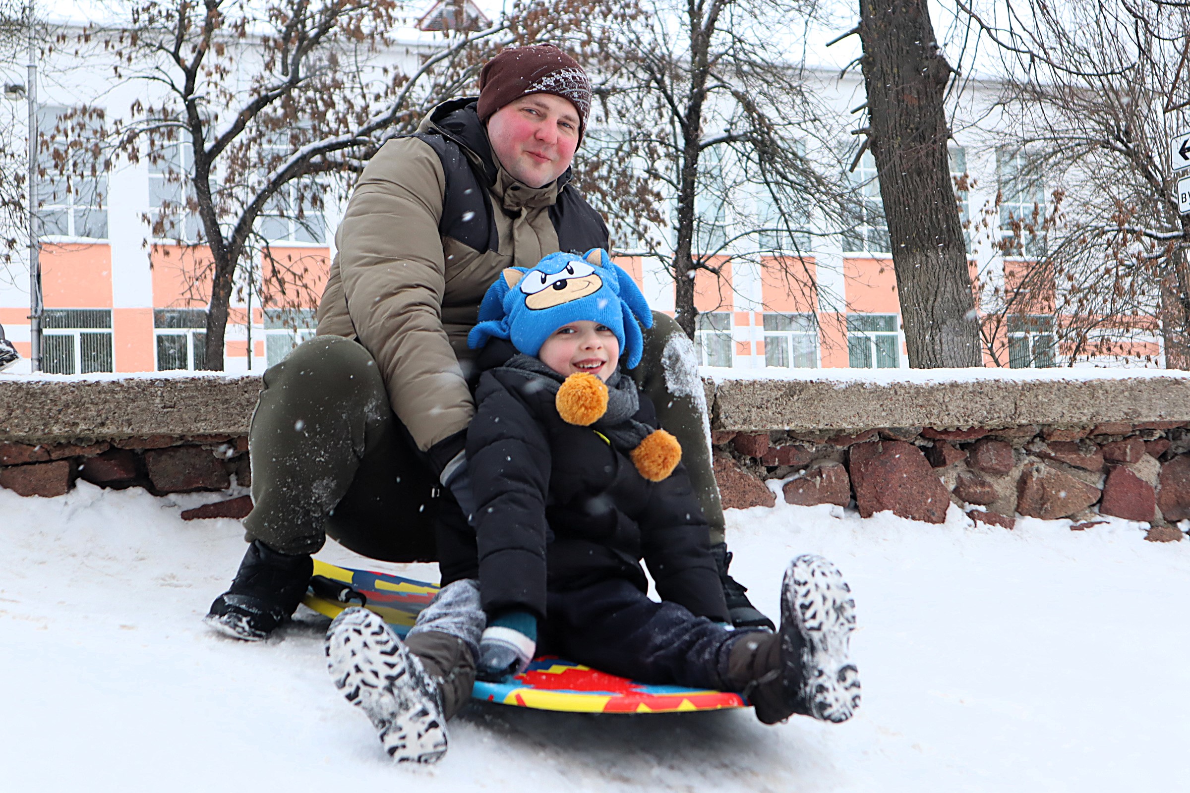 Если бы ещё на работу ходить не нужно было… Узнали, надоел ли мороз жителям Молодечно и Калининграда