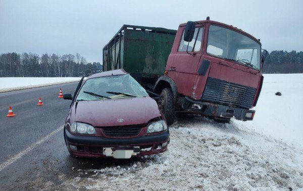Водитель Toyota пострадал в аварии в Островецком районе
