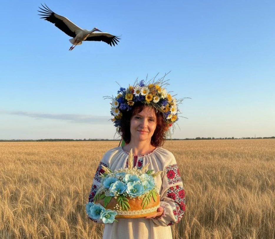 Елена Парасевич из Молодечно печёт впечатляющие караваи и создаёт винтажные игрушки из ваты