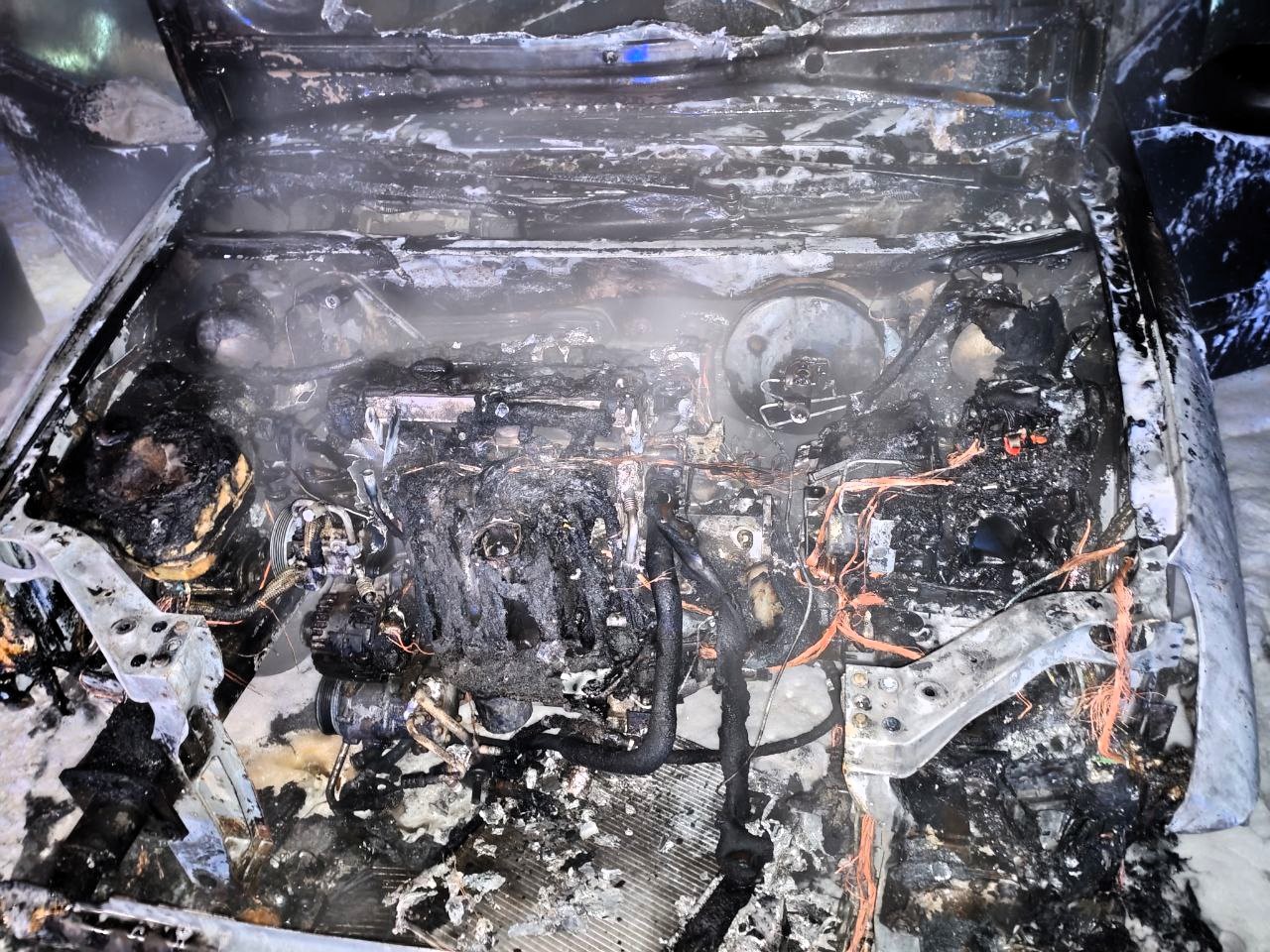 Легковушка вспыхнула вечером в Молодечно