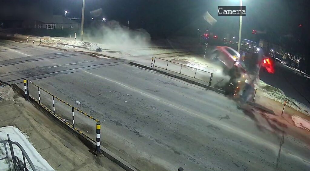 В Молодечно пьяный водитель снёс железнодорожный шлагбаум