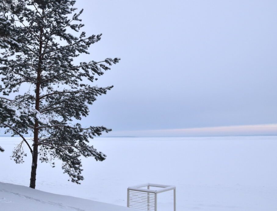 Уточнили толщину льда на озере Нарочь в конце февраля