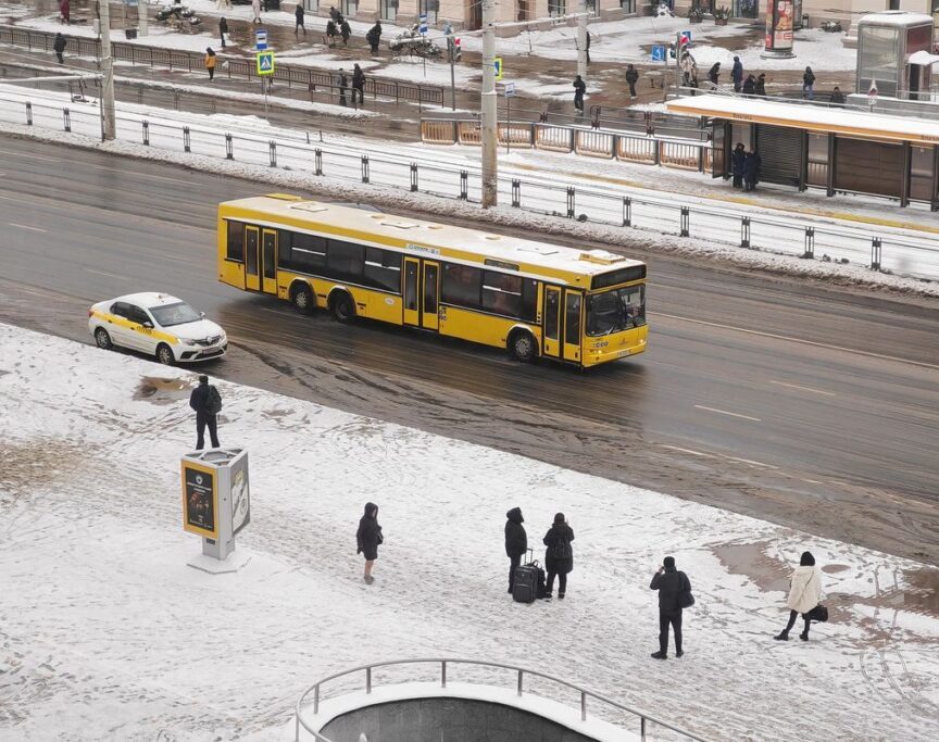 Девушке в автобусе не продали билет, потому что не было сдачи, а контролёры выписали штраф