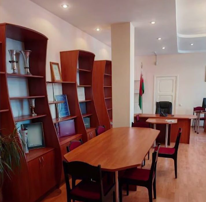 Генеральный директор предприятия лёгкой промышленности и руководитель коммерческой структуры похитили почти 1,4 миллиона рублей