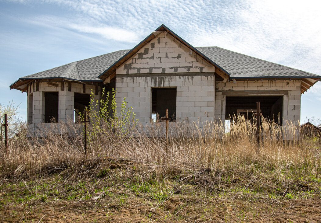 В Минском районе недостроенные дома можно купить на аукционе. Цены разные