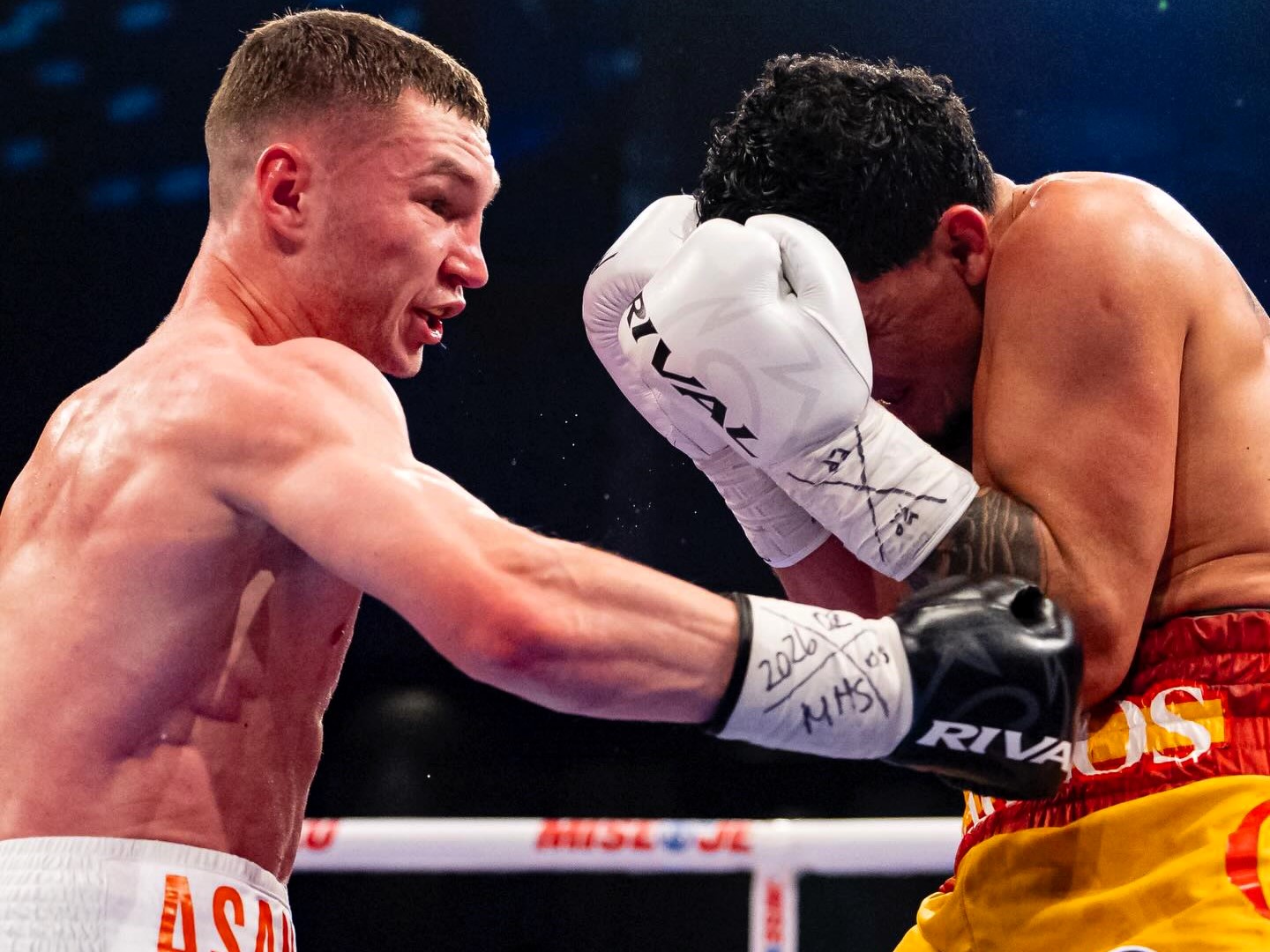 Молодечно круче, чем родина корриды. Боксёр Дмитрий Асанов заставил сдаться чемпиона Испании после шестого раунда