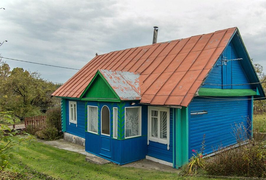 Деревенский домик с баней и продают в Молодечненском районе. Просят меньше 30 тысяч долларов