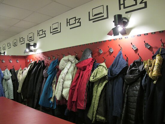 В Вилейке молодой человек украл куртку в баре, чтобы согреться