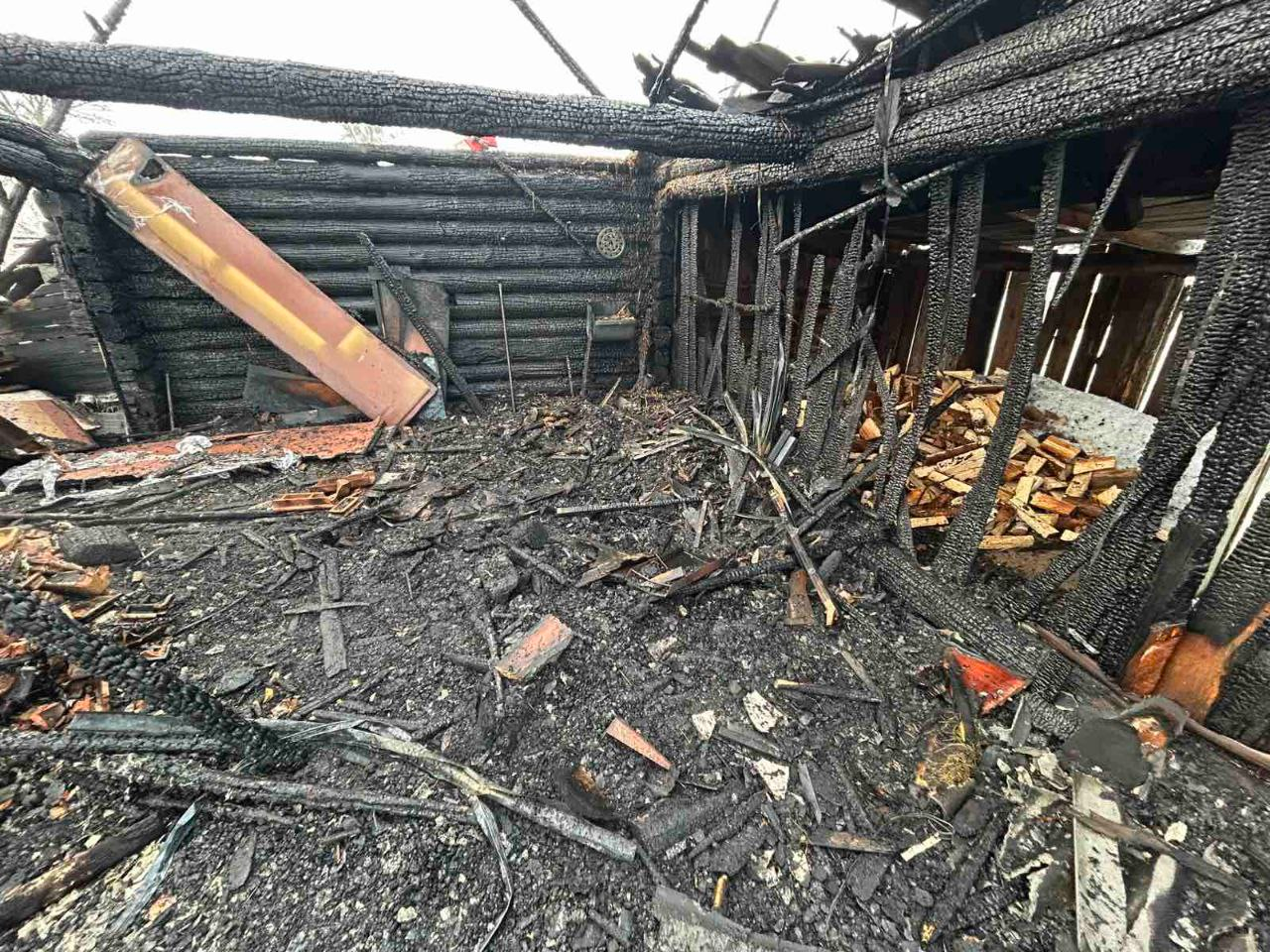 Крыша сарая и имущество в нём сгорели в Воложинском районе