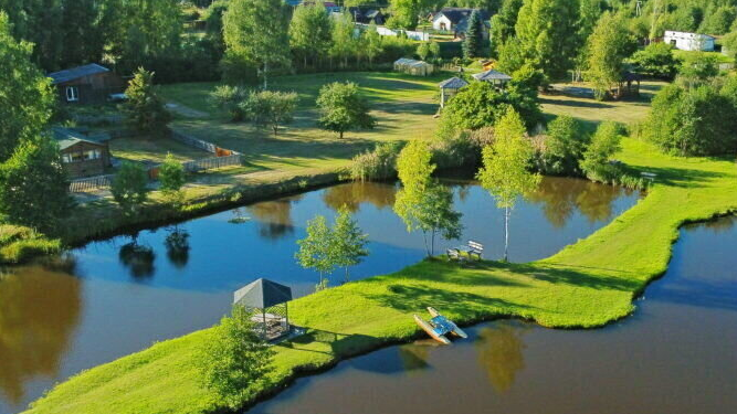 Агроусадебный комплекс на берегу озера продают в Мядельском районе