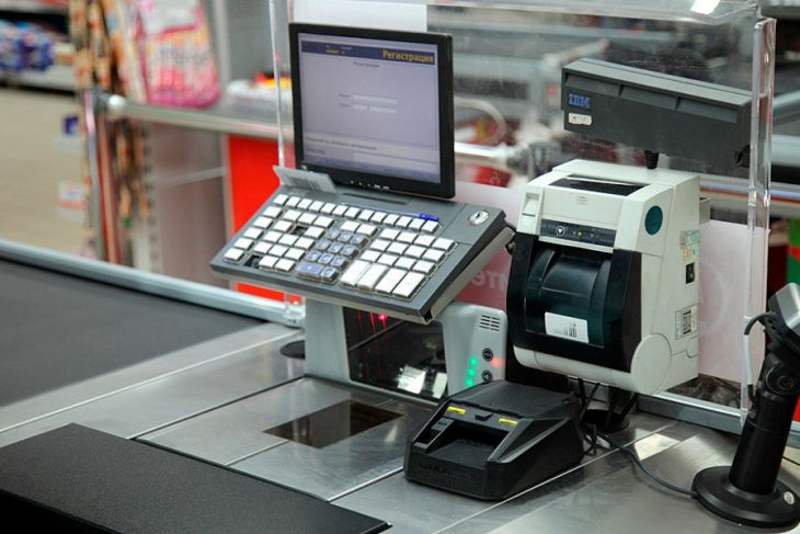 Около 200 тысяч рублей похитил заведующий отделом магазина, занижая выручку в кассе