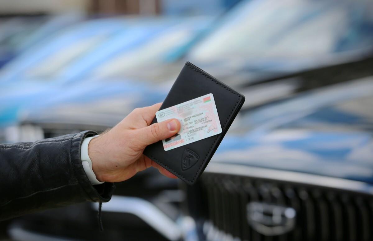 В Молодечно 41-летний мужчина хотел купить водительское удостоверение и отдал мошенникам более 5 тысяч рублей