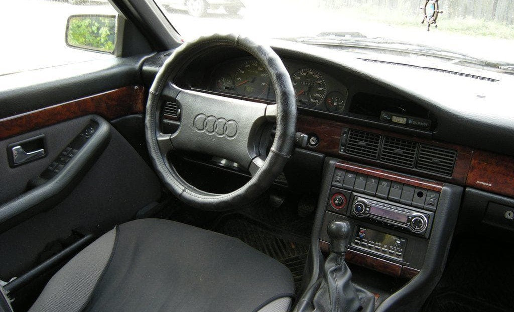 В Мядельском районе безработный 19-летний парень угнал Audi 100, чтобы прокатиться