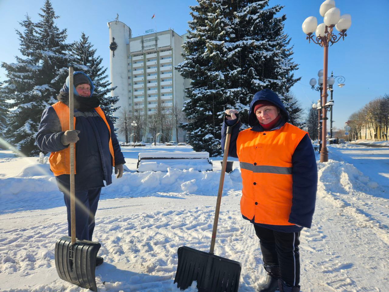 Узнали, кто убрал снег с Центральной площади в Молодечно