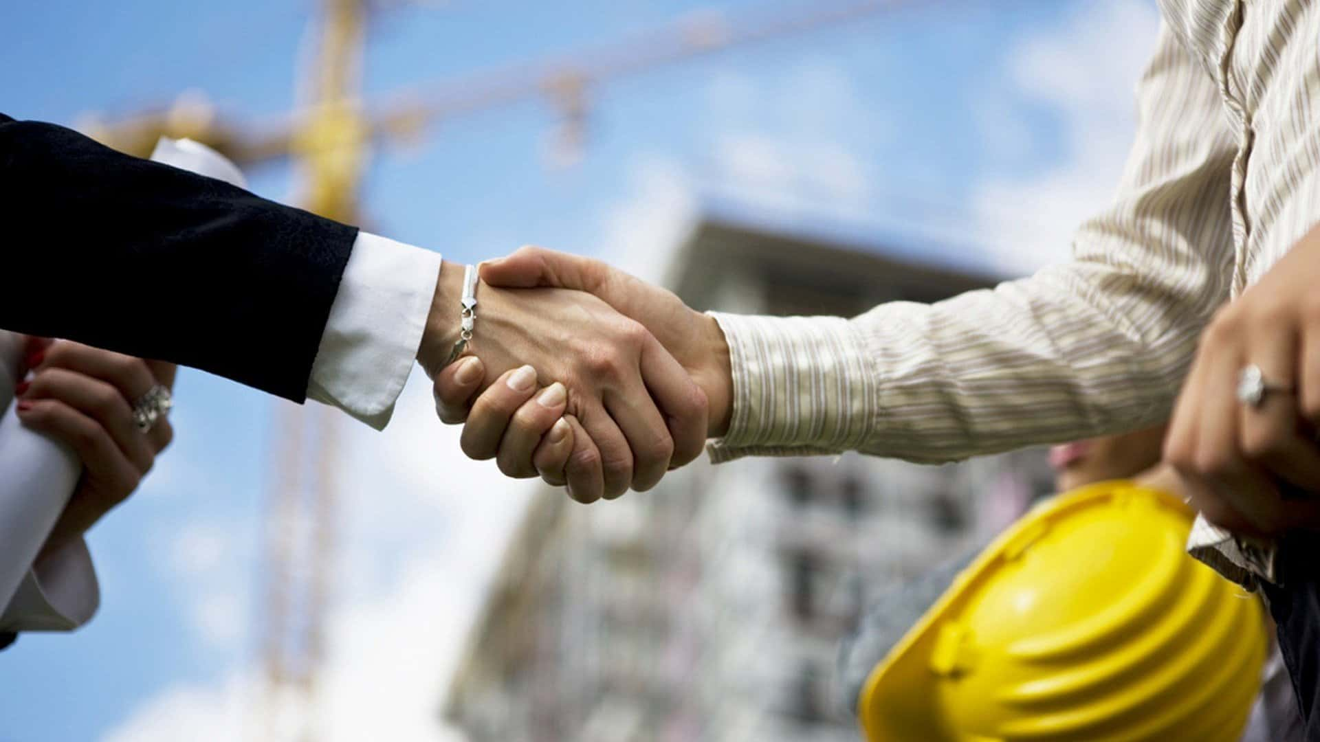 Работающих по договорам подряда защитят от невыплат