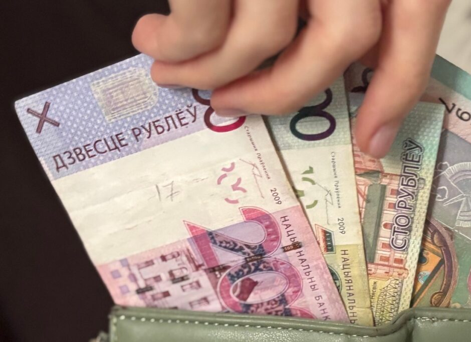Завотделом торгового предприятия в Вилейке присвоила себе больше 23 тысяч рублей