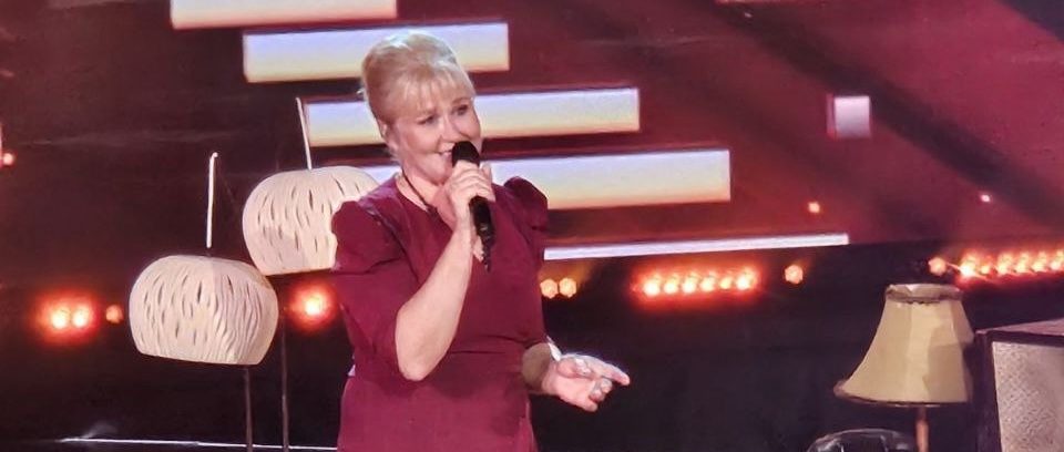 В полуфинал музыкального шоу «Фактор.by 60+» вышла Людмила Ласточкина из Вилейки