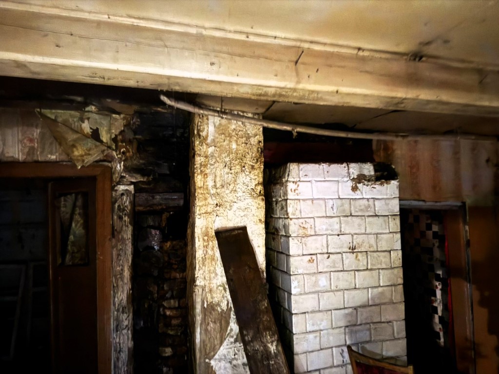 Житель деревни Ошмянского района сообщил в МЧС, что у соседа горит дом