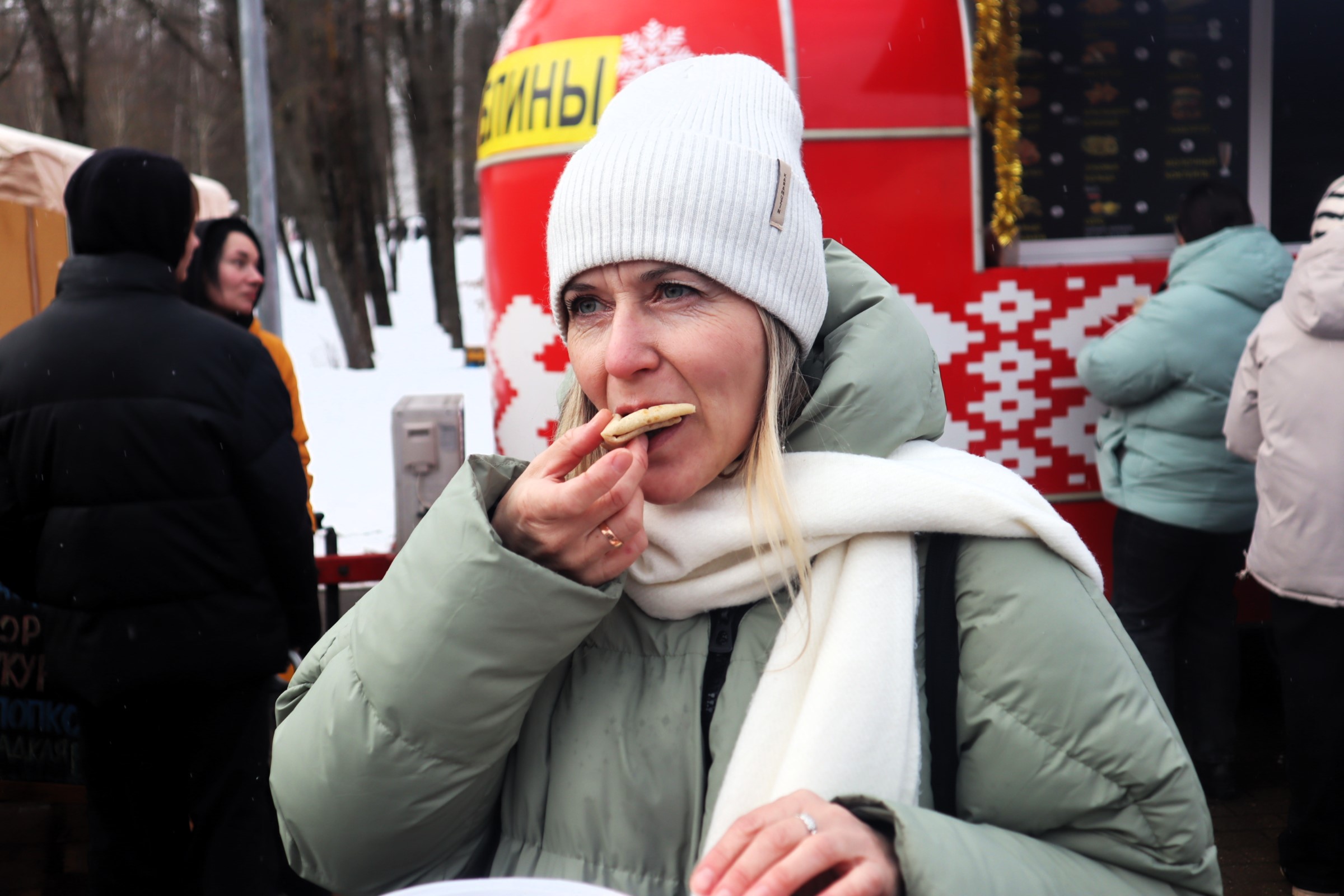 Молодечненцы в парке Победы гуляли Масленицу
